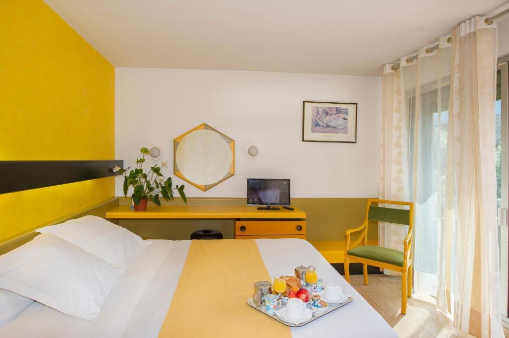 Hotel Urbain V Mende Εξωτερικό φωτογραφία